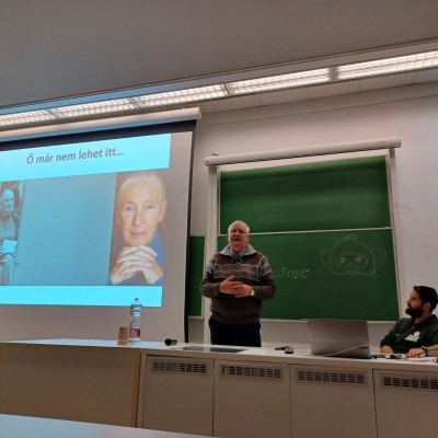 Csimpánzok nyomában Jane Goodallal Pécsett