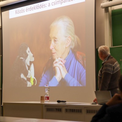 Csimpánzok nyomában Jane Goodallal Pécsett