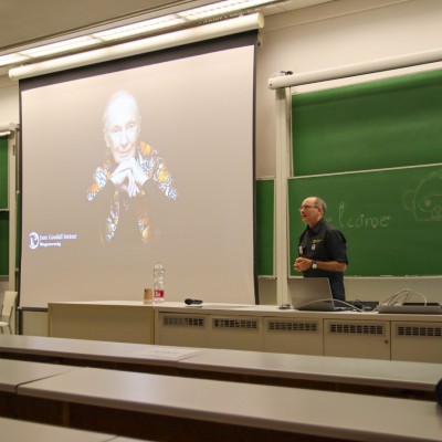 Csimpánzok nyomában Jane Goodallal Pécsett