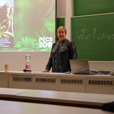 Csimpánzok nyomában Jane Goodallal Pécsett