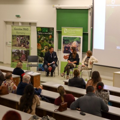 Csimpánzok nyomában Jane Goodallal Pécsett